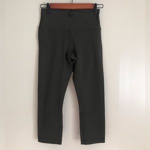 Lululemon Wunder Under Cropped Leggings